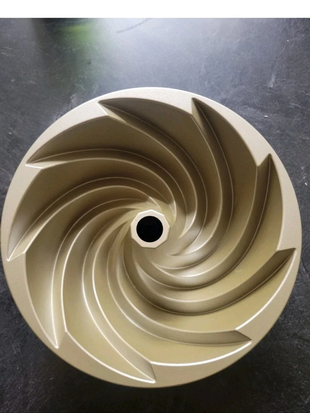 Nordic Ware Heritage Bundt Pan Non Stick Cast Aluminum Swirl 10 Cups 80677